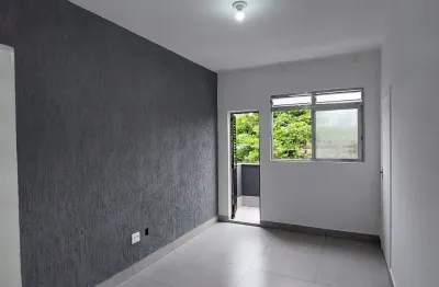 Alugo apartamento 3 quartos lindo reformado no santa rosa perto do adélia e porto da vila 2500/mês ac. conversa