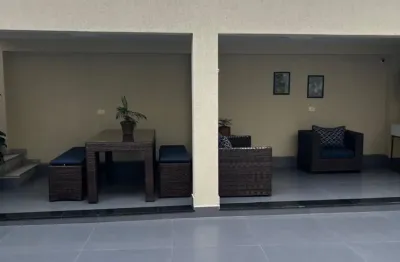 Sobrado impecável com área gourmet de 350m², 3 quartos e 2 vagas