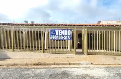 Casa com 3 quartos à venda na Rua Perdizes, 124, Parque das Laranjeiras, Goiânia