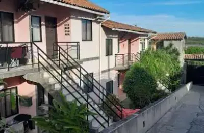 Apartamento com 2 dormitórios para alugar, 54 m² por r$ 1.900,00/ano - peró - cabo frio/rj