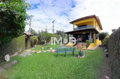 Casa á 50m da lagoa, com uma bela vista por r$ 800.000 - balneário são pedro ii - são pedro da aldeia/rj