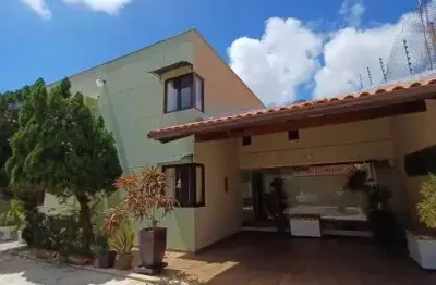 Capim macio - condomínio fechado - casa alto padrão - 03 suítes. financia.