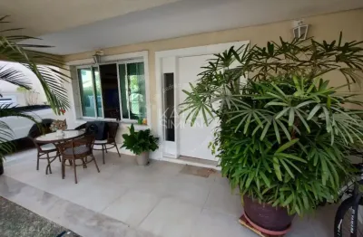 Casa triplex de alto padrão no condomínio fechado - recreio dos bandeirantes