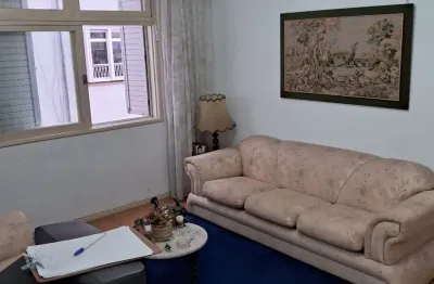 Apartamento semimobiliado no centro de caxias do sul