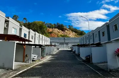 Sobrado pronto para morar em condomínio fechado em no bairro espinheiros em itajaí