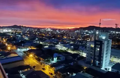 Lindo apartamento de uma suíte mais um dormitório na parte alta do bairro cordeiros