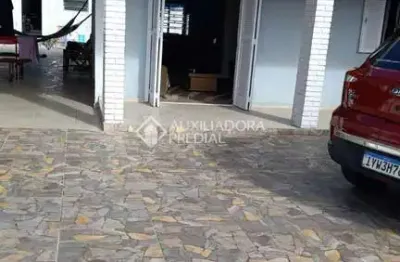 Casa com 2 quartos à venda na sidnei ferri, 283, indianópolis, tramandaí, 290 m2 por r$ 350.000