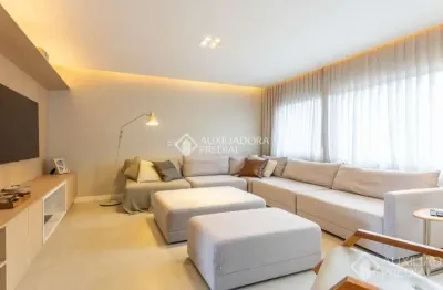 Casa com 3 quartos à venda na rua miracema, 242, chácara das pedras, porto alegre, 210 m2 por r$ 1.900.000