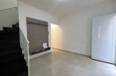 Sobrado em condomínio no bairro de aviação  2 quartos  1 lavabo