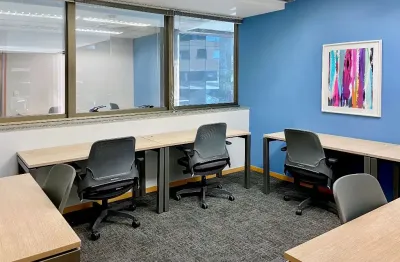 Encontre um espaço de escritório no rio de janeiro, mourisco botafogo  para 3 pessoas pronto para uso