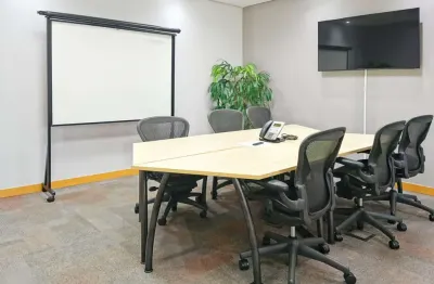 Reserve espaço de escritório aberto para empresas de todos os tamanhos em Regus CURITIBA, Batel - Ed Corporate Evolution