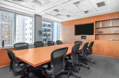 Aproveite o escritório em espaço aberto pronto para uso para 10 pessoas no renaissance work center