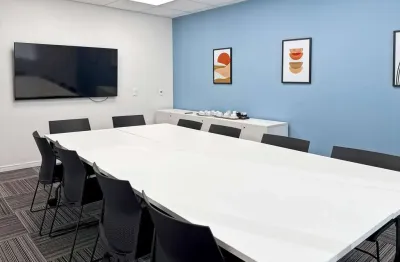 Reserve espaço de escritório aberto para empresas de todos os tamanhos em regus cuiabá, estevão de mendonça