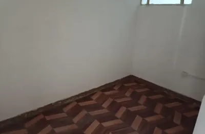 Vendo  apto de 2 quartos com preção em piedade, motivo viagem.