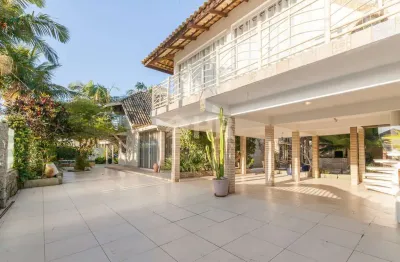 Casa com 3 quartos à venda na rua das rosas, 130, balneário flórida, matinhos, 280 m2 por r$ 2.600.000