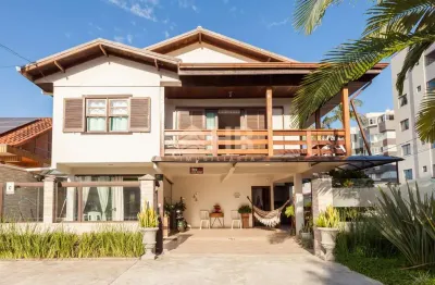 Casa com 4 quartos à venda na rua bandeirantes, centro, matinhos, 200 m2 por r$ 2.000.000