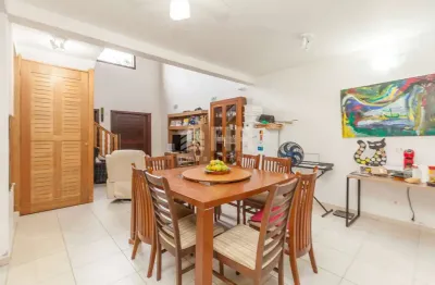 Casa com 4 quartos à venda na Avenida Paranaguá, Centro, Matinhos, 159 m2 por R$ 1.600.000