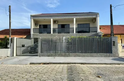 Casa com 3 quartos à venda na Avenida Paranaguá, 77, Balneário Caravelas, Matinhos, 227 m2 por R$ 1.490.000