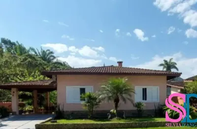 Excelente casa, com 3 quartos e piscina, em loteamento fechado, em ubatuba, para venda ou permuta por casa em indaiatuba - sp