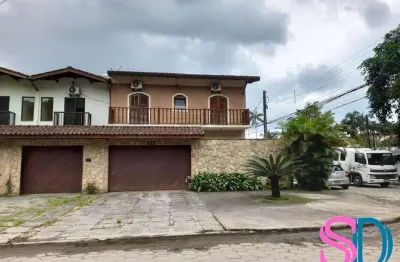 Linda casa, com edícula, tipo sobrados, no perequê-açú, em ubatuba