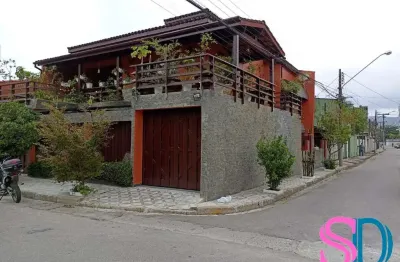 Imóvel com 2 sobrados, para venda, na área central de ubatuba - sp