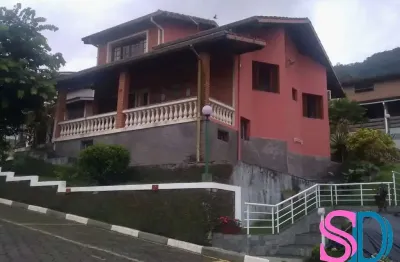 Casa com 2 dormitórios, em condomínio fechado, para locação definitiva, na pedreira alta, em ubatuba - sp.