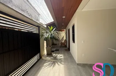 Belíssimo sobrado bem planejado de 3 dormitórios mobiliado para locação no pereque açu