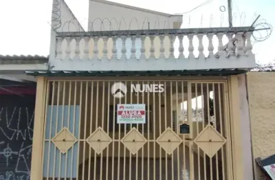 Sobrado independente, recém reformado no bairro do rio pequeno.