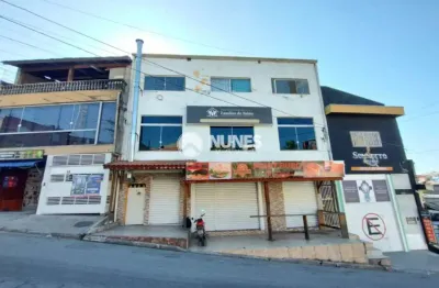 Localização privilegiada em bairro tranquilo, com fácil acesso a comércios, transporte público e principais vias da região.
