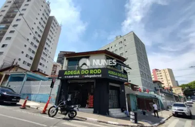 Sala comercial com 38 m², versátil, ideal para diferentes tipos de negócios.