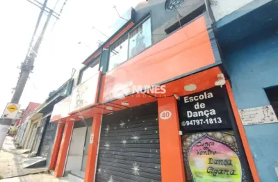 Ponto comercial com 390 m², salão livre e versátil, ideal para diferentes tipos de negócios.