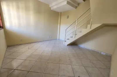 Excelente casa de 3 quartos, sendo 1 suíte e vaga a venda em irajá