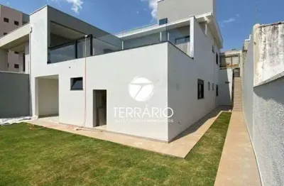 Casa à venda no santa luiza em varginha com piscina e 3 suítes