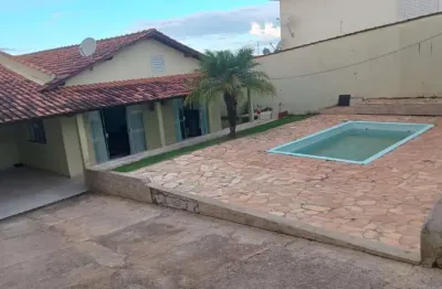 Casa à venda no jardim simões em varginha com piscina e 1 suíte