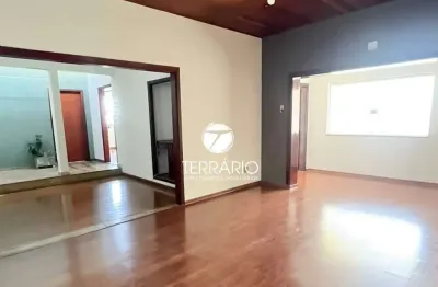 Casa à venda no centro em varginha com 4 quartos, 1 suíte, 3 banheiros e 3 vagas