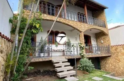 Casa à venda no centro em varginha com 5 quartos, 1 suíte, 4 banheiros, churrasqueira e 5 vagas