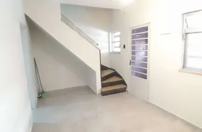 Casa com 2 quartos à venda na rua pedro álvares cabral, 295, vila valença, são vicente por r$ 380.000