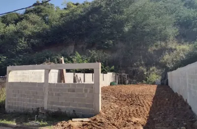 Terreno à venda em condomínio fechado em santa cruz.