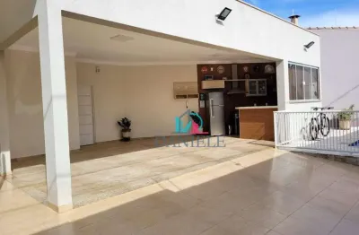 Casa térrea com 3 dormitórios localizada no bairro vila suconasa.