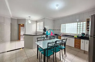 Casa térrea com 2 dormitórios localizada no bairro jardim do bosque.