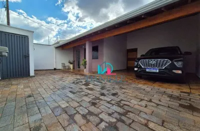 Casa térrea com 3 dormitórios localizada no jardim da flores.