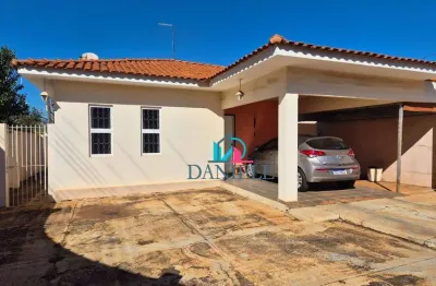 Casa térrea com 3 dormitórios localizada no jardim botânico.