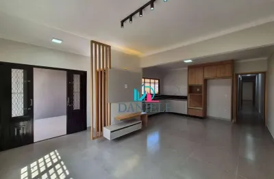 Casa térrea com 3 dormitórios localizada no bairros parque igaçaba.