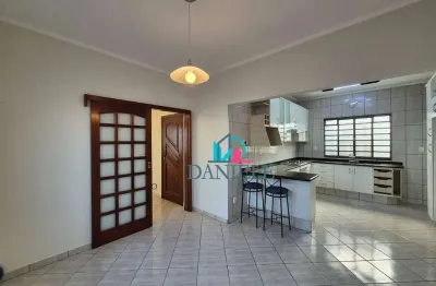 Casa térrea com 3 dormitórios localizada no cambuy.
