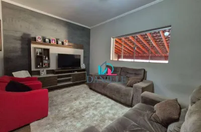 Casa térrea com 3 dormitórios localizada no santa angelina.