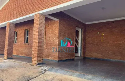 Casa térrea com 2 dormitórios localizada no jardim santa júlia (vila xavier).