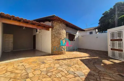 Casa térrea com 3 dormitórios localizada no jardim aclimação.