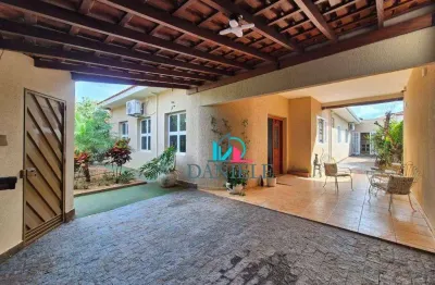 Casa térrea com 4 dormitórios localizada no parque laranjeiras