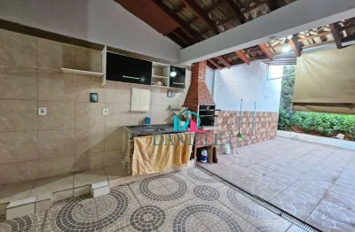 Casa térrea com 3 dormitórios localizada no jardim são francisco.