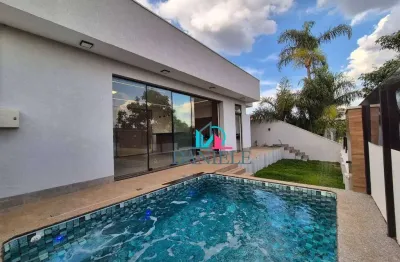 Casa térrea com 3 suítes localizada no condomínio altos do jaraguá.